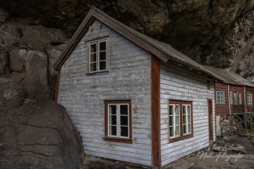 Helleren - Häuser unterm Fels